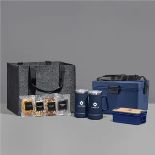Distinguished Details Hamper